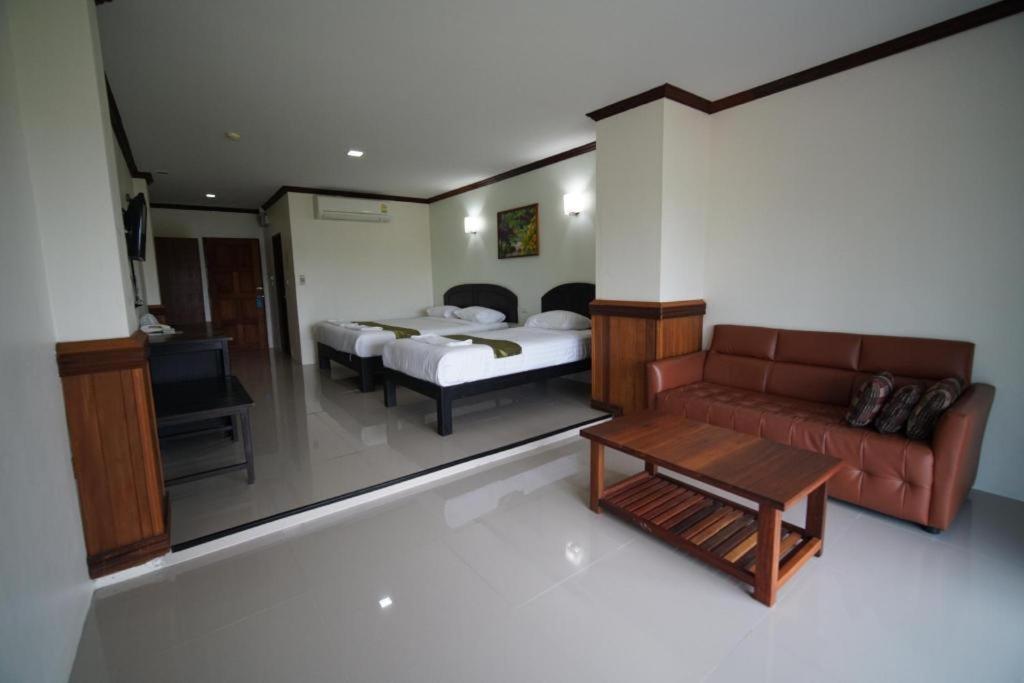 Sea Mountain Khanom Hotel Buitenkant foto